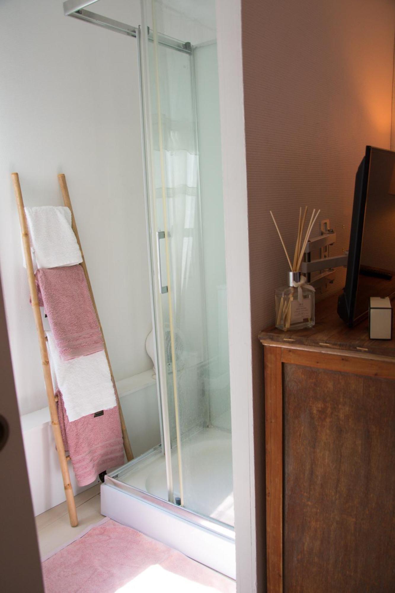 Double Room Private Bathroom